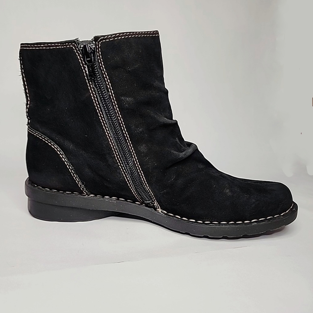 BN (8) Leather ankle boots w/zipper by Clark's Bendables